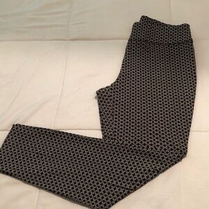 Women’s Black and White Patterned Stretch-Fitting Pants